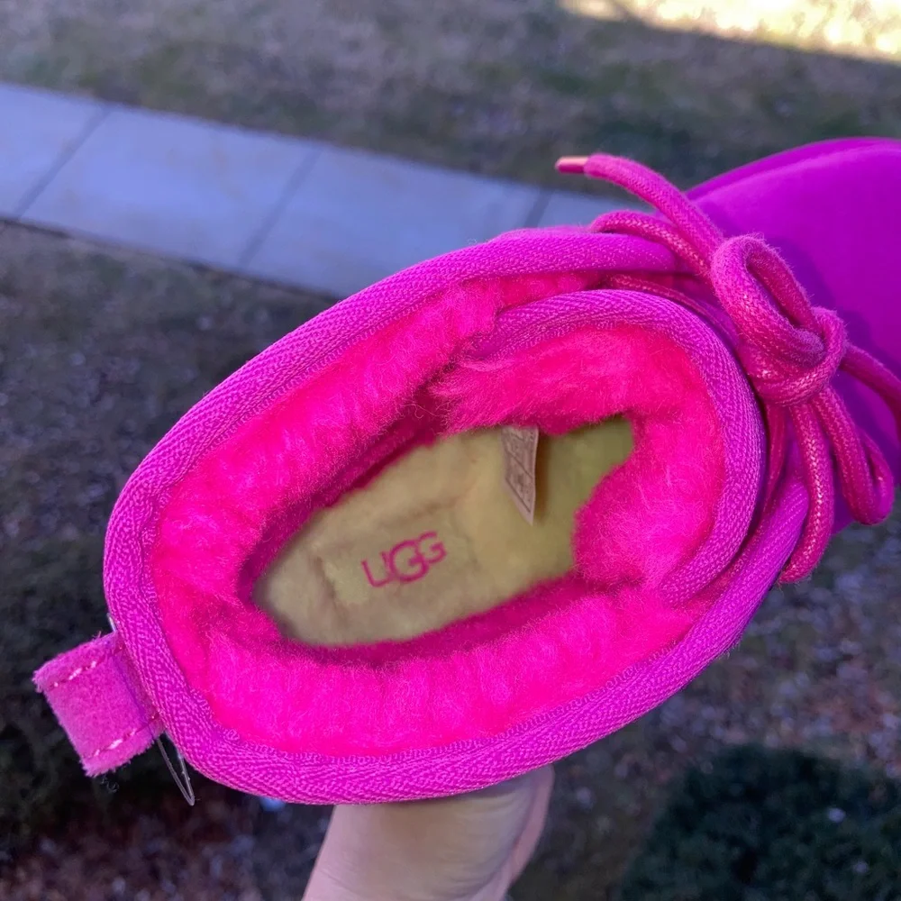 UGG Women's Hot Pink Neumel Chukka Lace Up Suede Shearling Pink Boots BRAND NEW